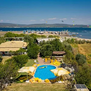 Surf House Otel