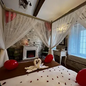 Sakli Tas Otel